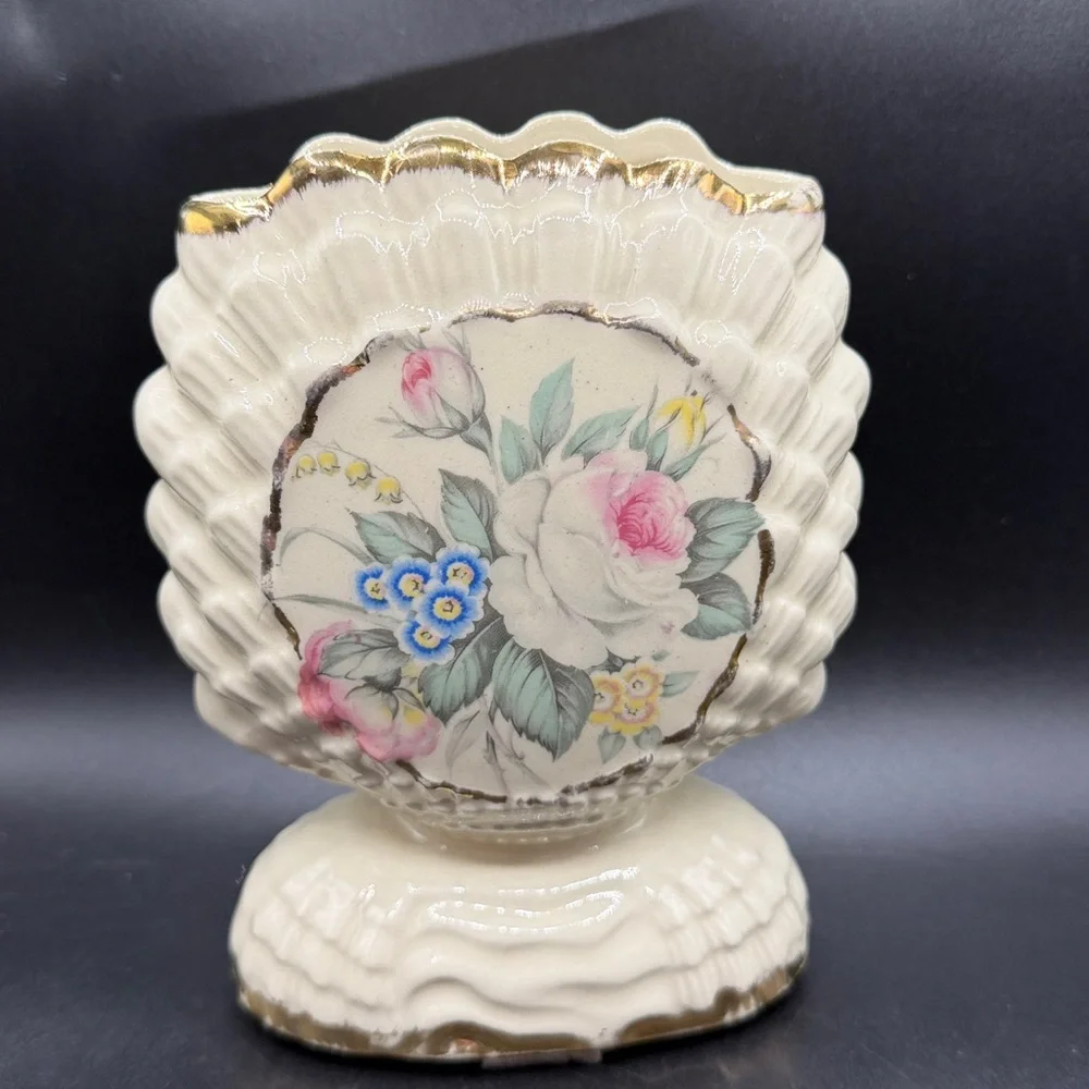 Vtg Scalloped Shell Vase with Flowers